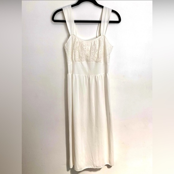 Vintage Laros Women’s Elegant White Lace Nightgown/Lingerie Size 34 ( Fits 4 US) - Picture 6 of 8
